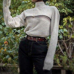 whgite sweater with jeans